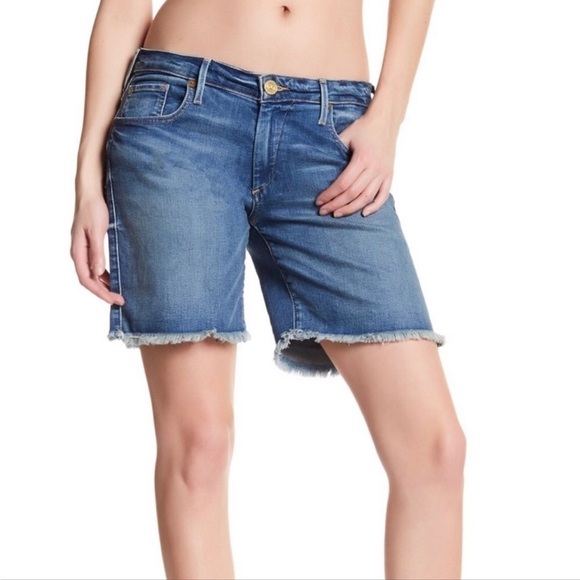 True Religion Emma Bermuda Blue Denim Mid Rise Raw Hem Size 32 Rigid Jean Shorts - Picture 3 of 16